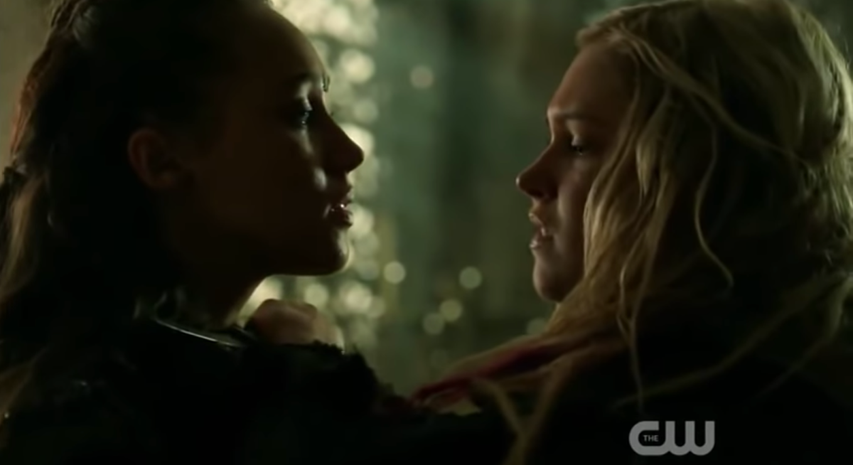 Clarke holds a knife against the throat of Lexa on The 100