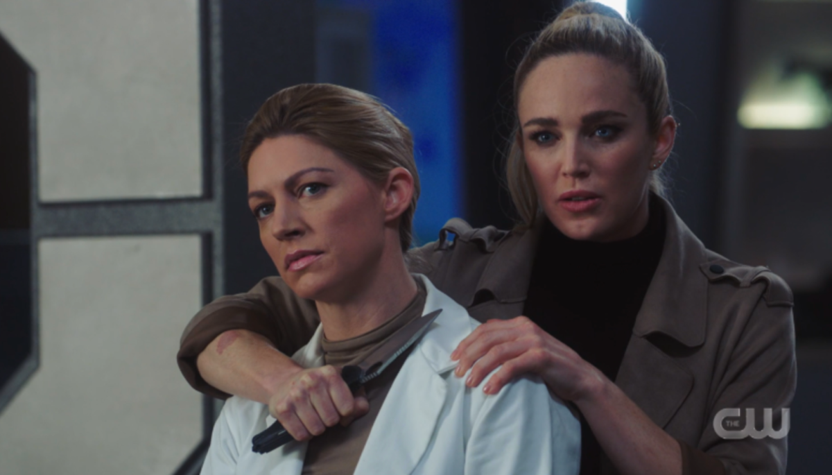 Sara is holding the knife to Ava's neck on Legends Of Tomorrow