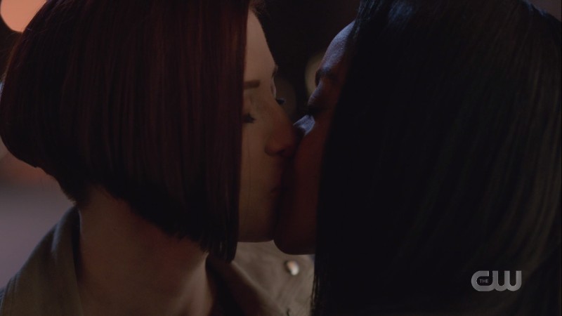 Alex and Kelly kiss on the mouth