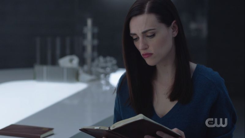 lena reads the journal