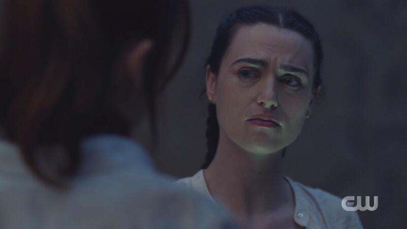 Lena looks so FUCKING SAD gah