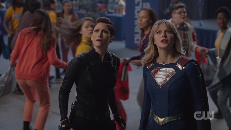 alex and kara look up at the incoming ship