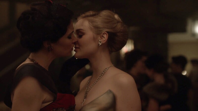 Nicole Dörmer and Thelma Harris dance and almost kiss