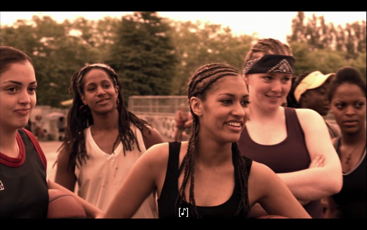 Papi and her basketball team look and smile condescendingly at Alice and her team.