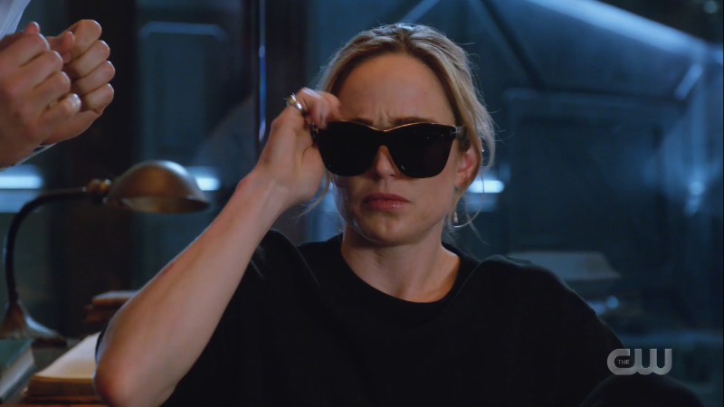 sara puts on sunnies