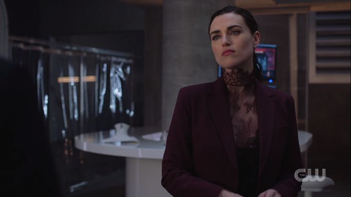 lena serves face