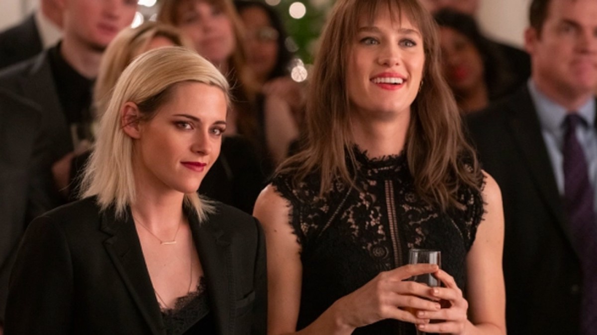 Kristen Stewart S Happiest Season Trailer Makes The Yuletide Gayer