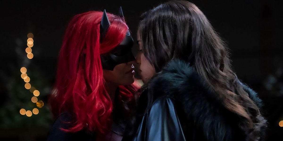 Batwoman kisses Sophie