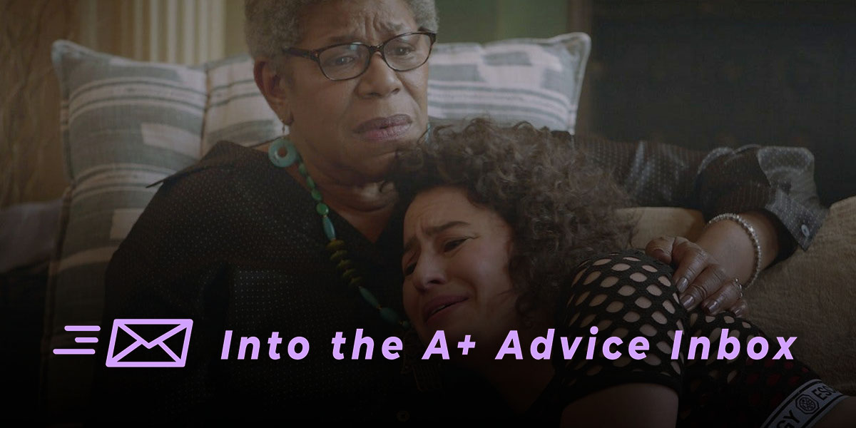 Ilana from Broad City cries in the arms of her therapist