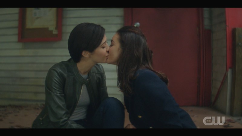 lisbeth and bess kiss on nancy drew