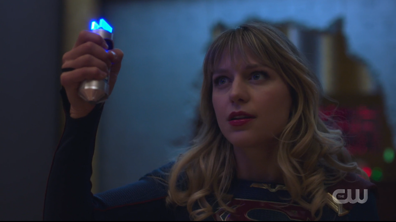 Supergirl recap: Supergirl holds up a piece of tech