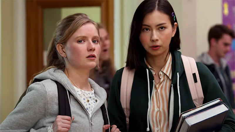 Moxie Review: Hadley Robinson and Lauren Tsai stand together in the hallway of their school.