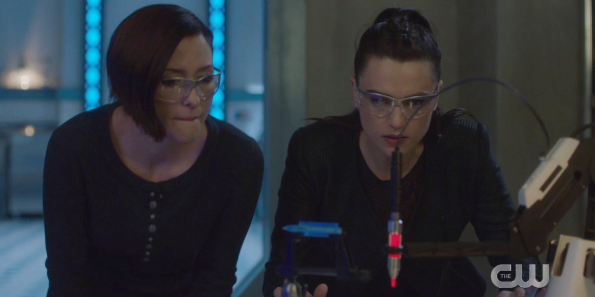 Alex Danvers and Lena Luthor do some crazy science together #AgentCorp