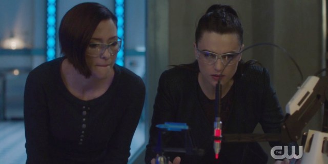 Alex Danvers and Lena Luthor do some crazy science together #AgentCorp