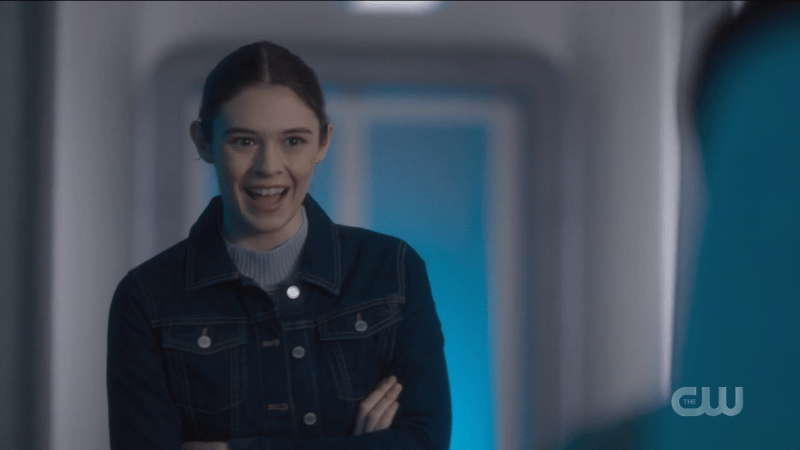 supergirl recap 6x05: Nia sings 9 to 5 with a silly adorable smile.