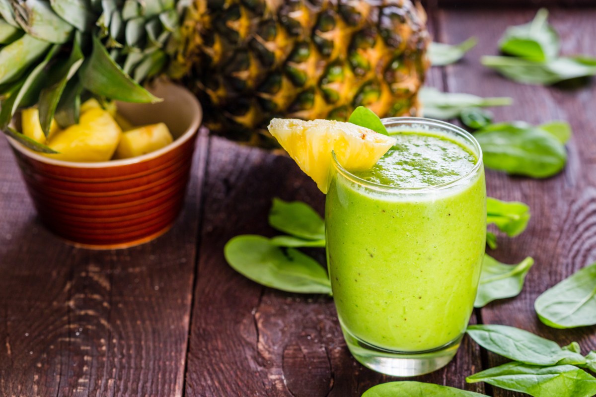 Pineapple,Green,Smoothie,With,Spinach,,Horizontal,Wallpaper