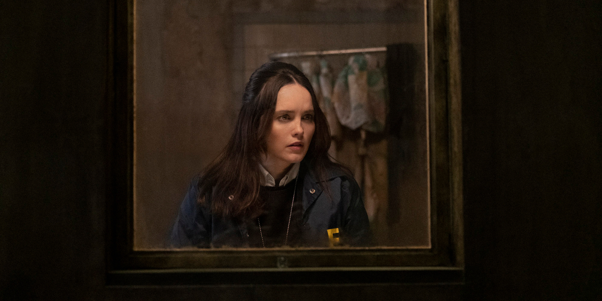Rebecca Breeds as Clarice Starling wearing her FBI jacket is framed in a mirror
