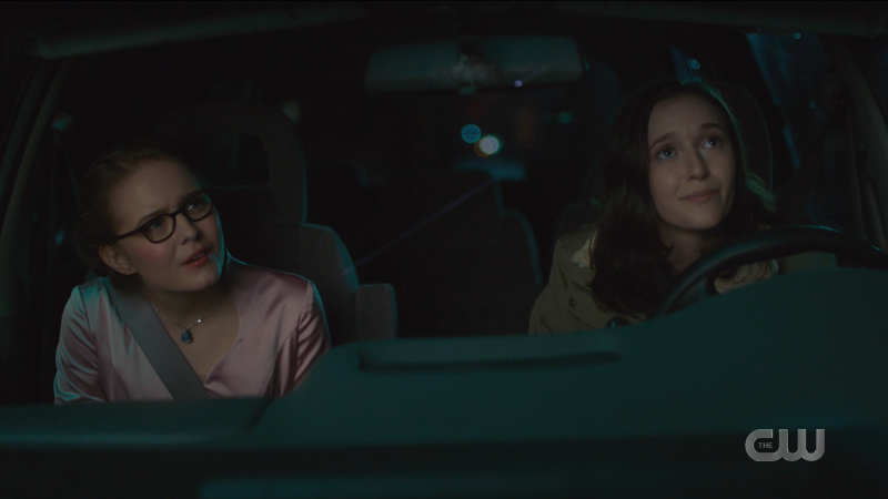 Supergirl episode 606: Young Kara and Young Alex Danvers sit in a truck together and look up at the meteor shower.