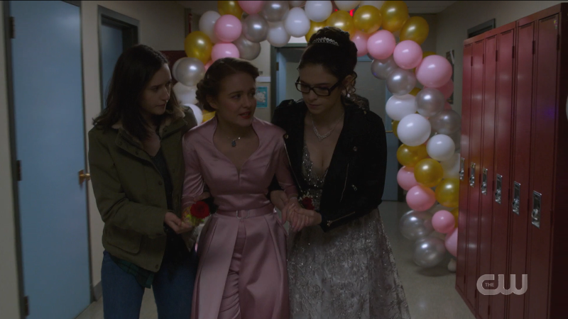 Supergirl episode 606: Nia and Alex help Kara walk through a balloon arch.