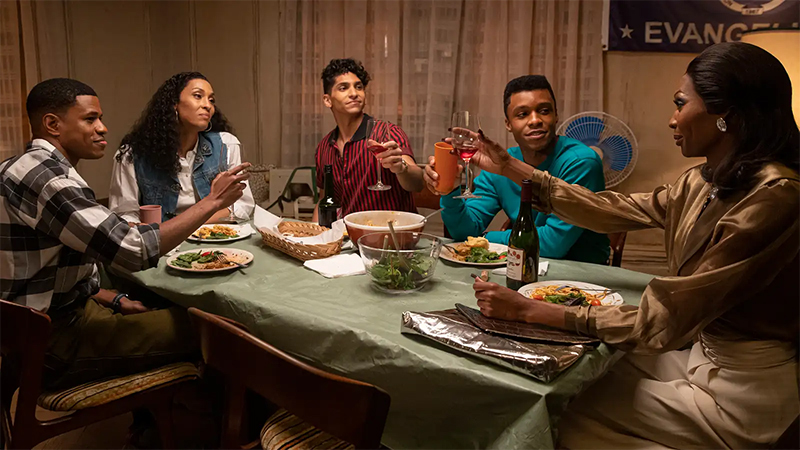 Pose recap: Elektra's family toasting her at dinner 