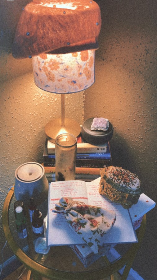 A very stylish bedside setup!
