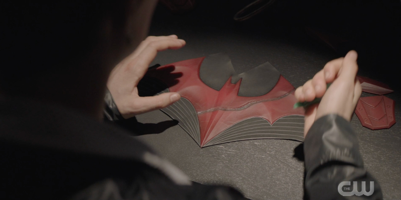 CirceKate does some damage with a knife to the Batwoman logo