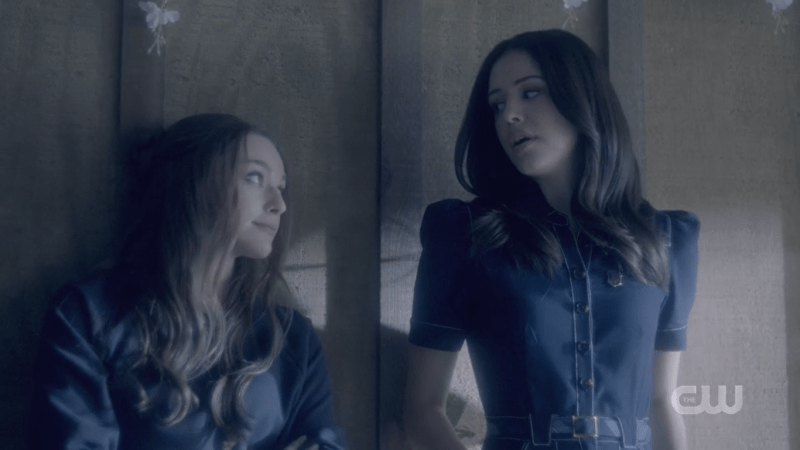 Legacies: Hope and Josie exchange glances