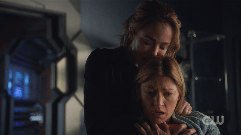 Legends of Tomorrow 607: Avalance; Sara leans into Ava