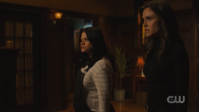 Charmed: Mel and Abi team up to vanquish a demon