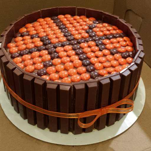 a cake that looks like a basketball with kit kits around the outside