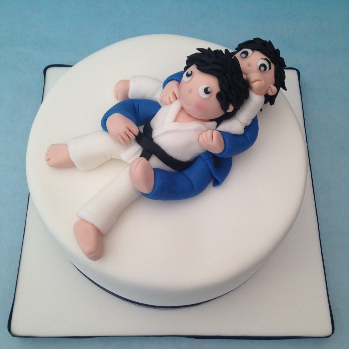 a cake of two judokas humping on their backs