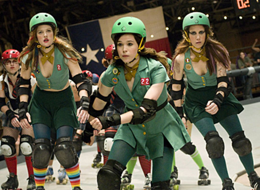 Still of actors roller-skating in "Whip It"