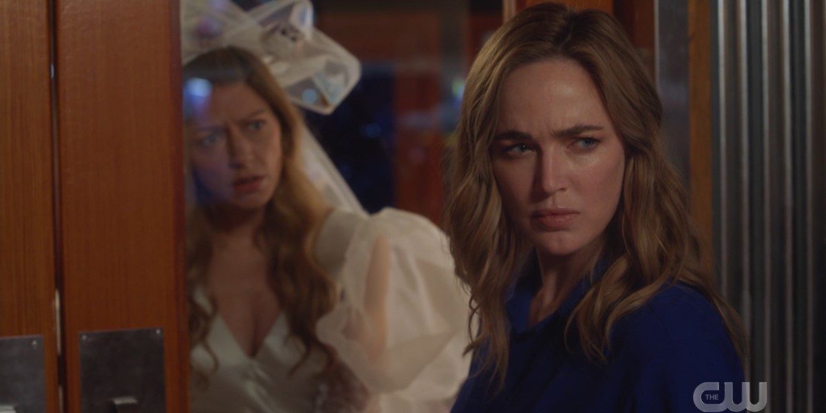 Legends of Tomorrow Episode 611: avalance; Ava in a crazy wedding dress, Sara looking determined