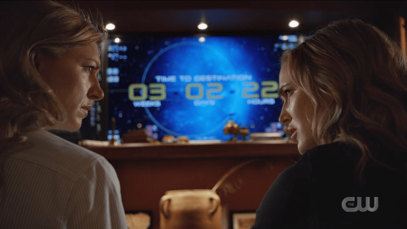 Legends of Tomorrow 612: Avalance, Ava and Sara exchange glances