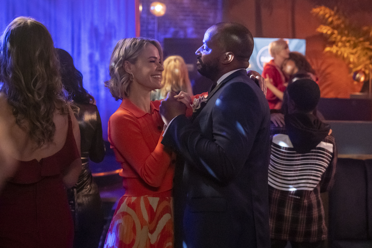 (L-R): Leisha Hailey as Alice and Donald Faison as Tom in THE L WORD: GENERATION Q “Love Shack”. Photo Credit: Liz Morris/SHOWTIME.