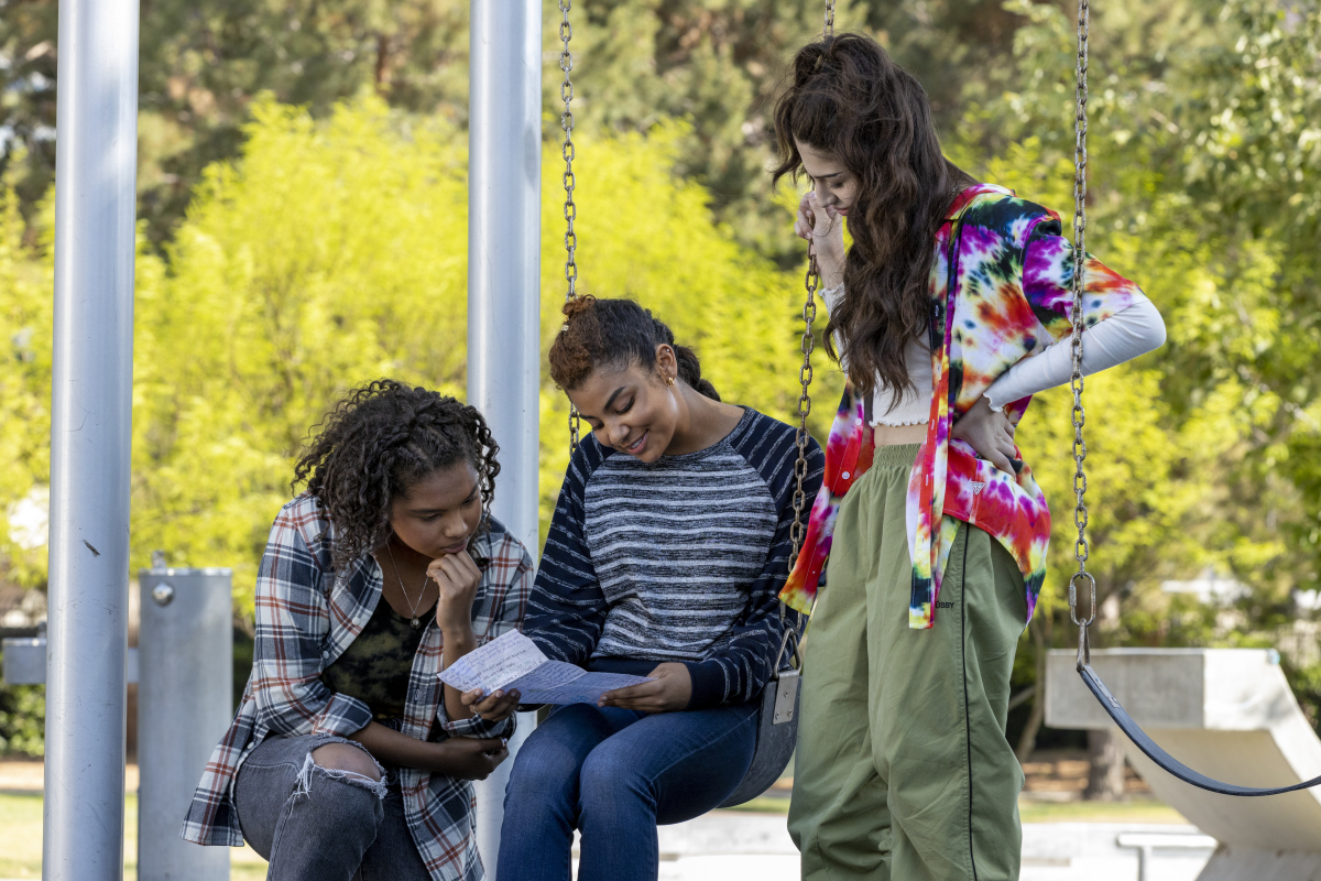 (L-R): Jordan Hull as Angie, Brook'Lynn Sanders as Kayla and Sophie Giannamore as Jordie in THE L WORD: GENERATION Q “Last Call”. Photo Credit: Paul Sarkis/SHOWTIME.