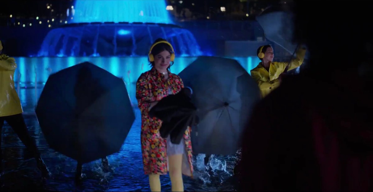 Jordi with an umbrella in the fountain