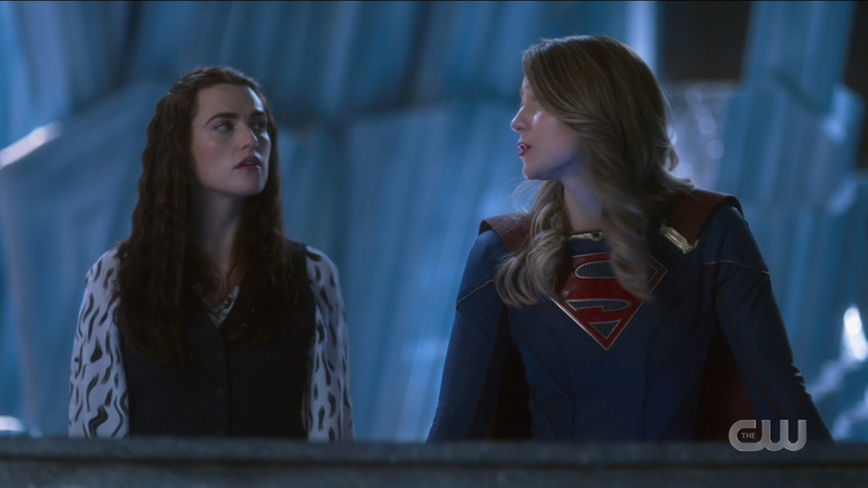 Lena and Kara aka Supercorp exchange glances