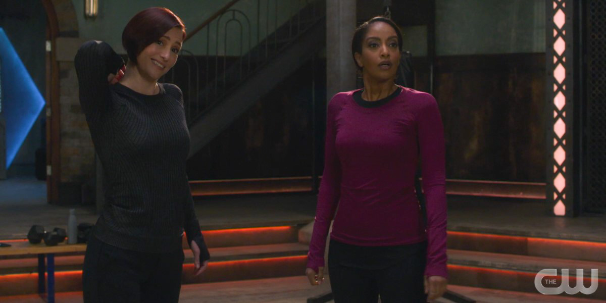 Supergirl Episode 610: Dansen, Kelly and Alex post-training session
