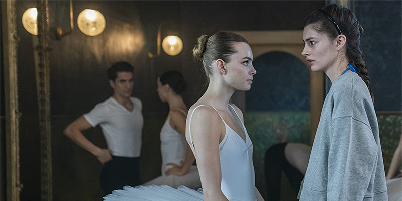 Ginekolog toliq ayolni fotosurat bilan tekshiradi. KZ porno sayt