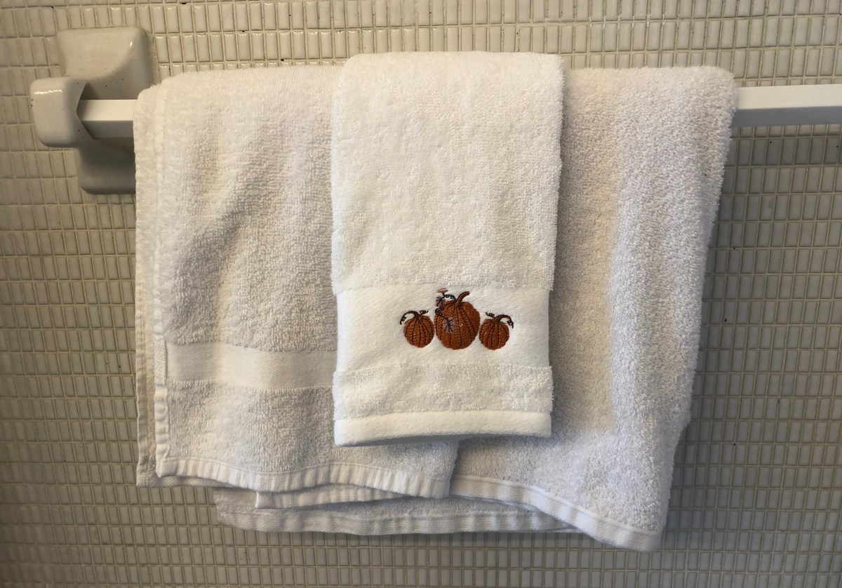 Towels with small embroidered pumpkins