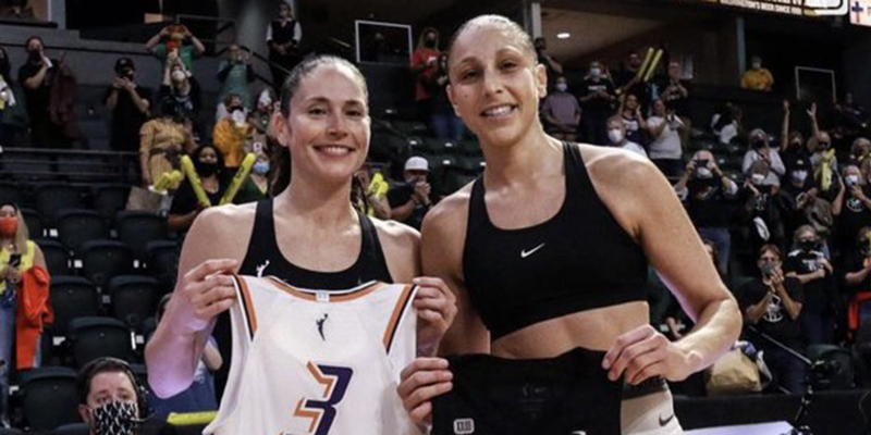 Sue Bird and Diana Taurasi did a lil lesbian jersey exchange after the Storm fell to the Mercury yesterday