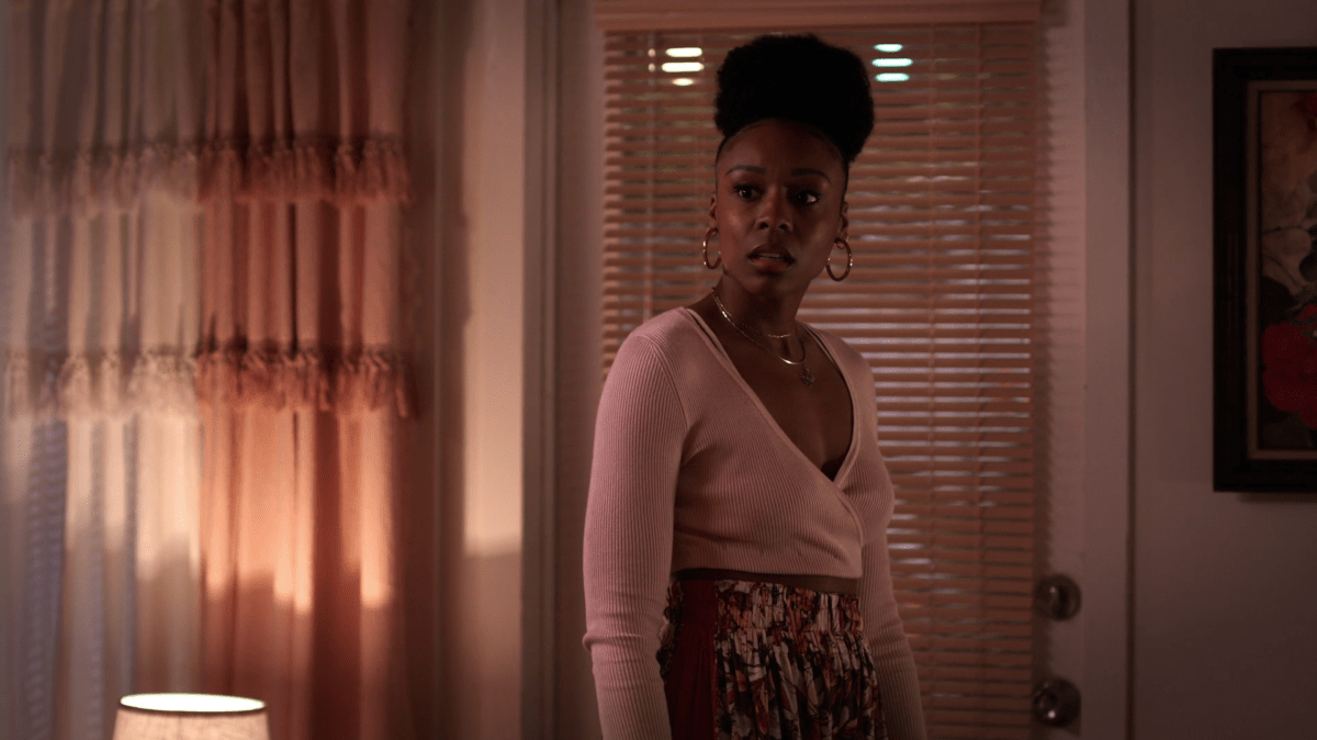Twenties recaps: Nia stares back at Hattie confused in a pink sweater