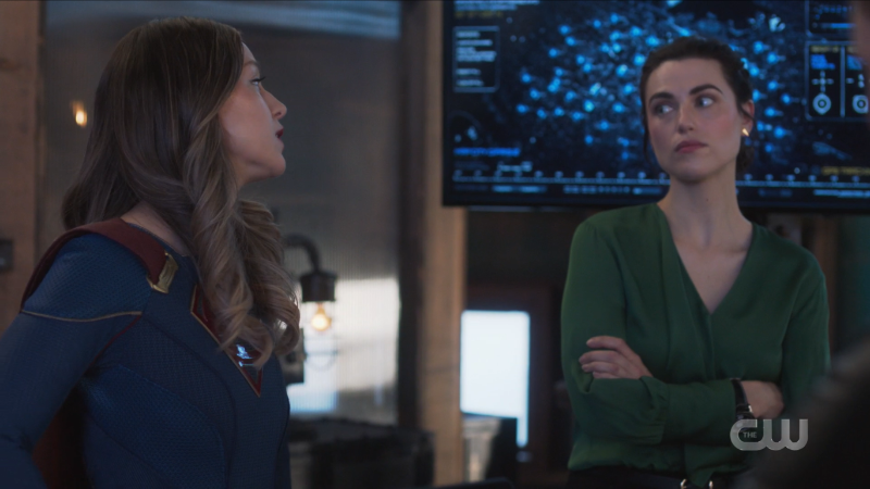 Kara and Lena exchange LOOKS