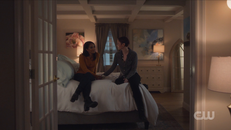 Alex and Kelly hold hands on the bed even though they're 2ft apart it's still very cute