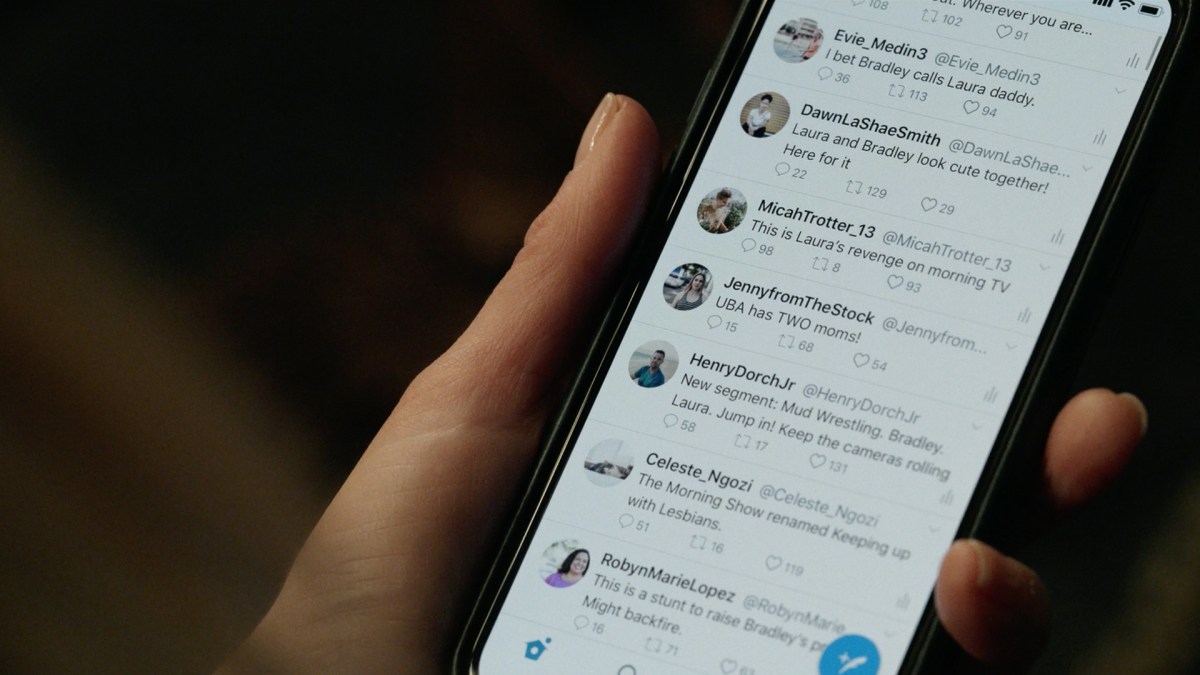 Screenshot of tweets on an Iphone 