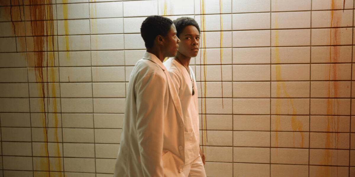 CW 4400 queer: Doc and Hayden wear all white scrubs and a doctors coat while walking around the floor where the 4400 are being tested on. 4400 is queer.