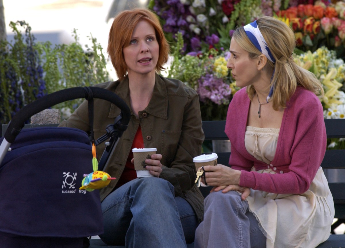 Cynthia Nixon & Sarah Jessica Parker during Cynthia Nixon and Sarah Jessica Parker on Location for "Sex and the City" at Manhattan in New York City, New York, United States. 