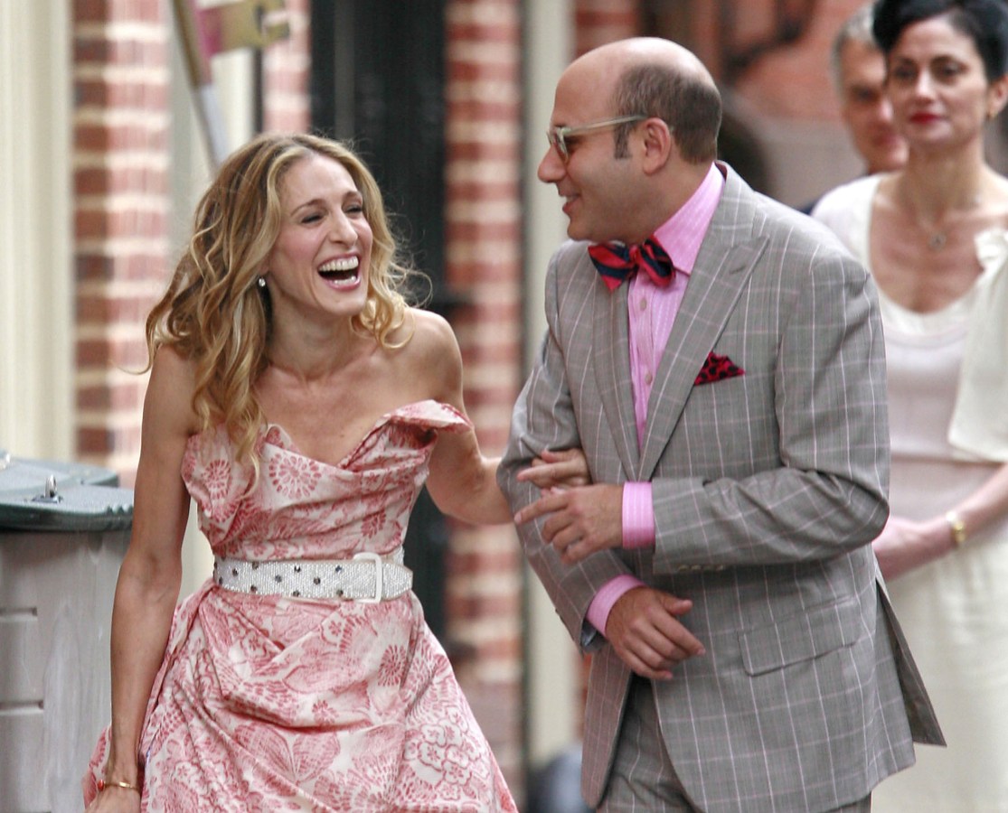 NEW YORK - OCTOBER 01: Actress Sarah Jessica Parker and actor Willie Garson sighting filming a scene for the movie "Sex and The City" on location in the west village on October 01 2007 in New York City (Photo by Marcel Thomas/FilmMagic)