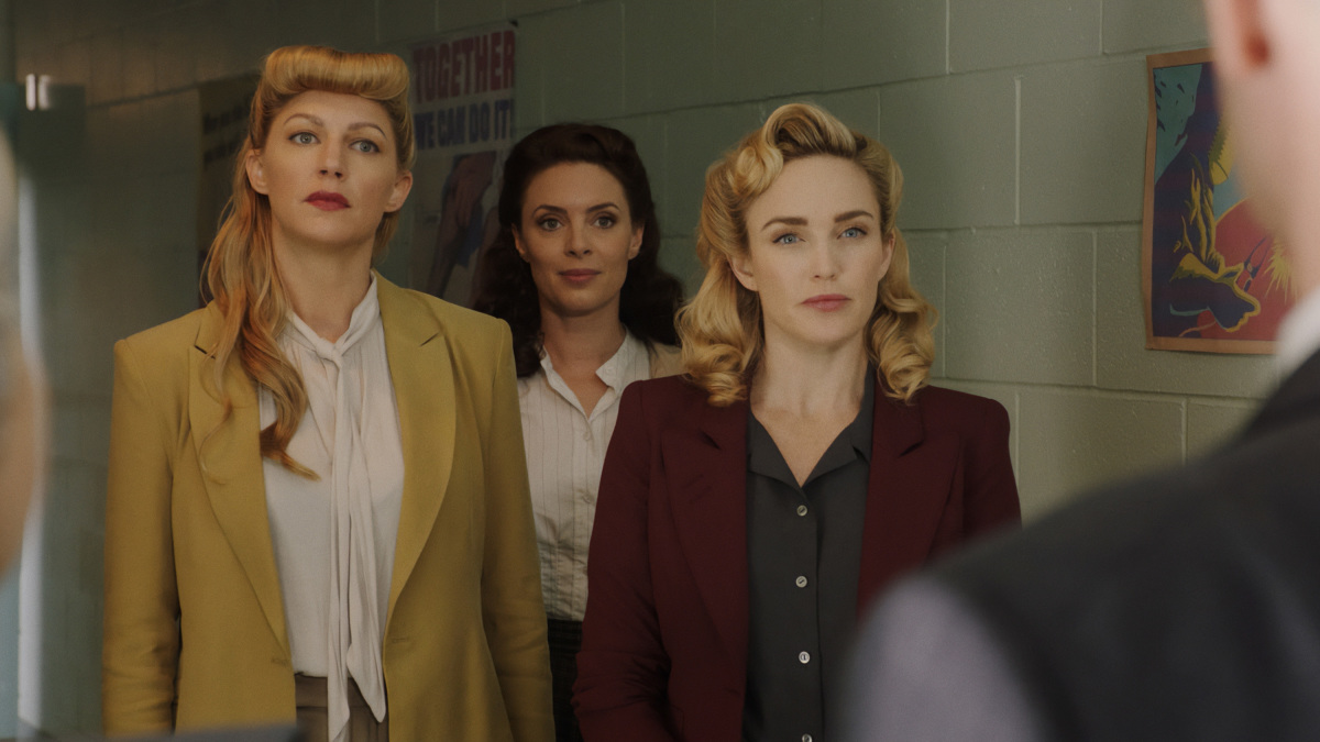 Legends of Tomorrow -- "A Woman's Place is in the War Effort" -- Image Number: LGN707b_0014r.jpg -- Pictured (L-R): Jes Macallan as Ava, Amy Pemberton as Gideon and Caity Lotz as Sara -- Photo: The CW -- 